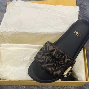 Fendi slides size EU 41 size 8 US WITH BOX BRAND NEW with dust bag